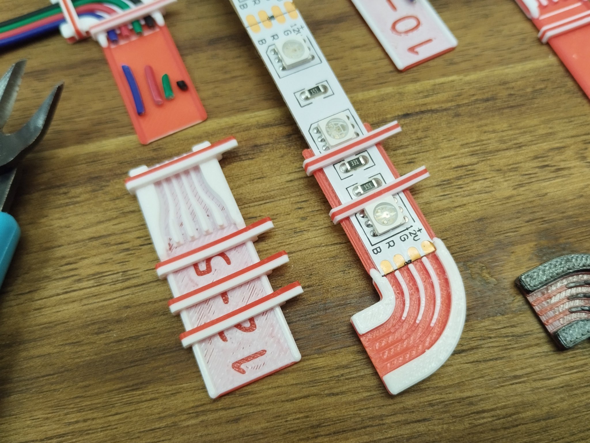 Giá đỡ hàn cho băng LED tiện lợi và gọn gàng