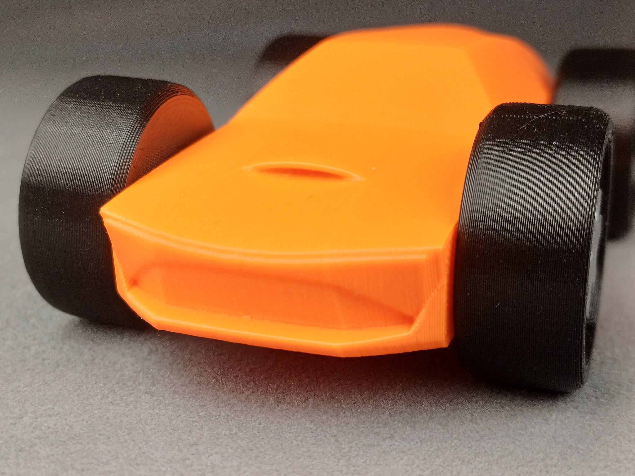 Ô tô đồ chơi Concept R với bánh xe thay đổi linh hoạt