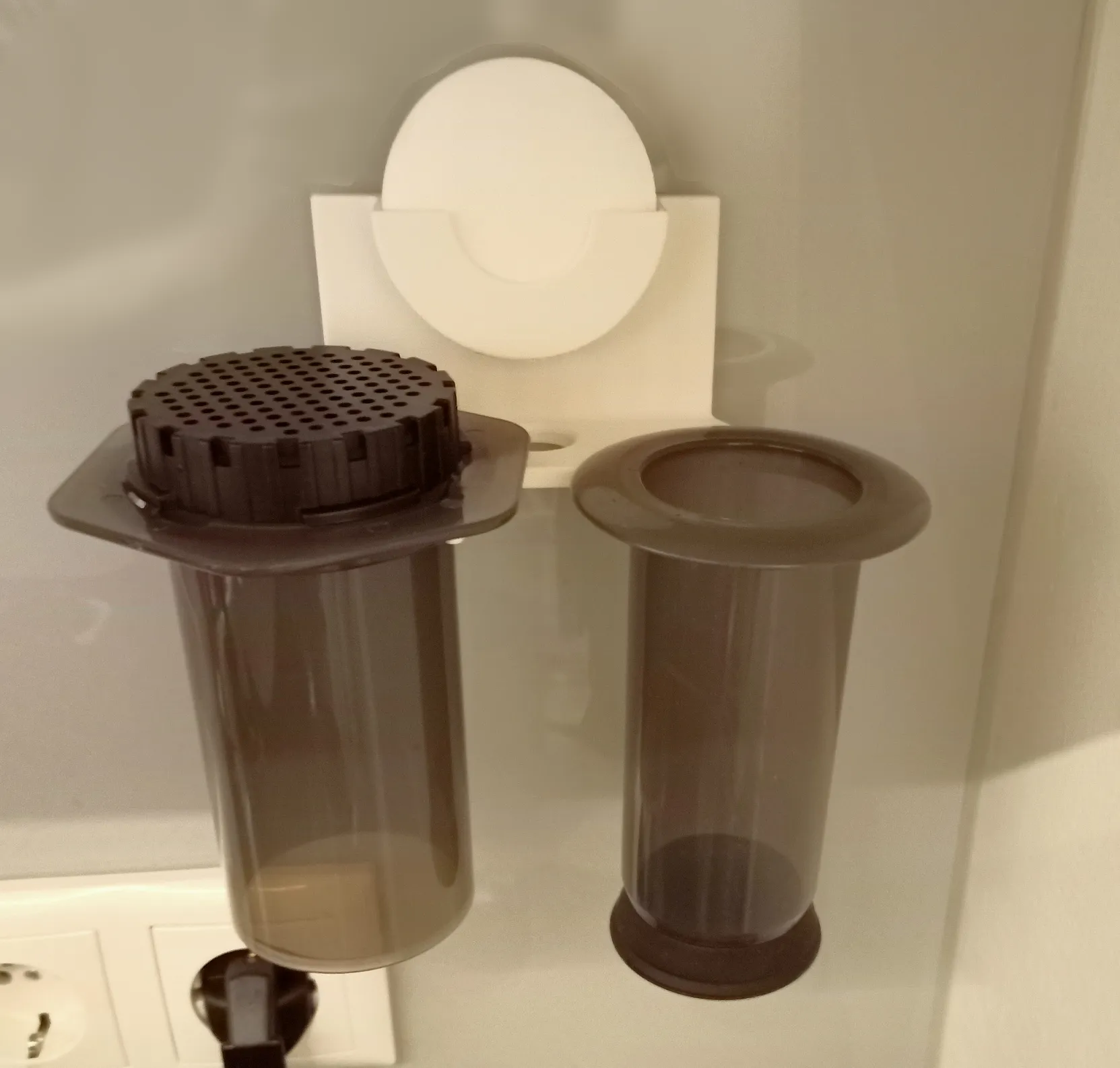 Giá đỡ tường cho Aeropress và bộ lọc cà phê