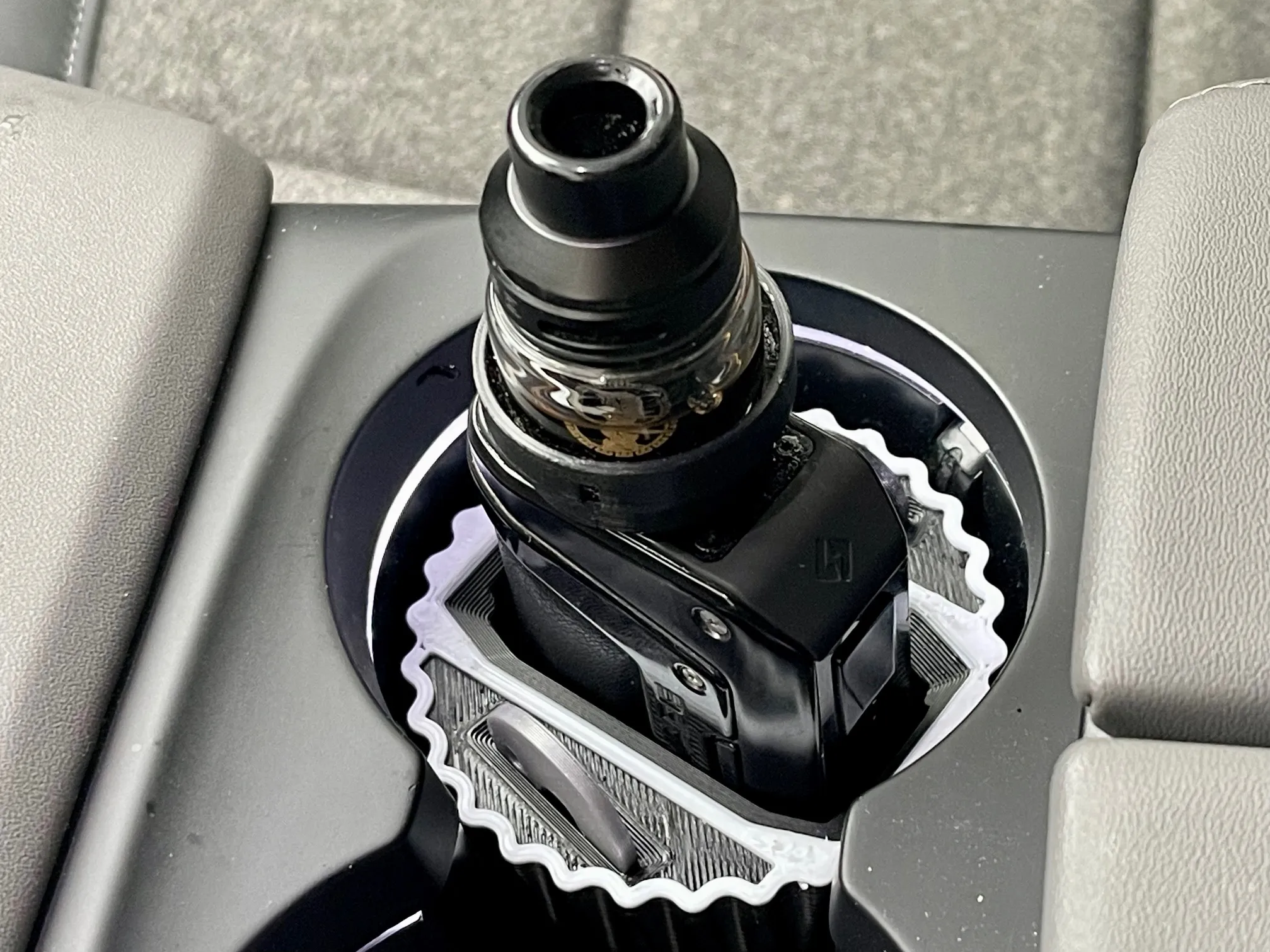 Adapter Geekvape Aegis Legend 2 cho giá đỡ xe hơi