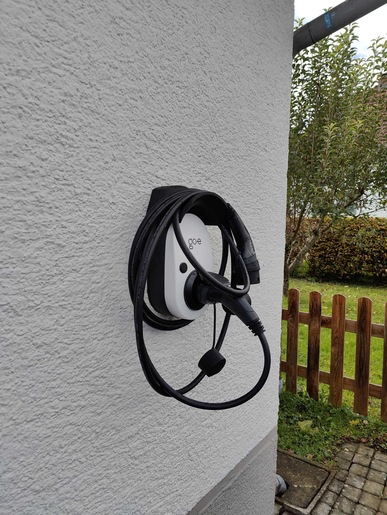 Giá đỡ cáp sạc gắn tường cho go-e Charger Gemini