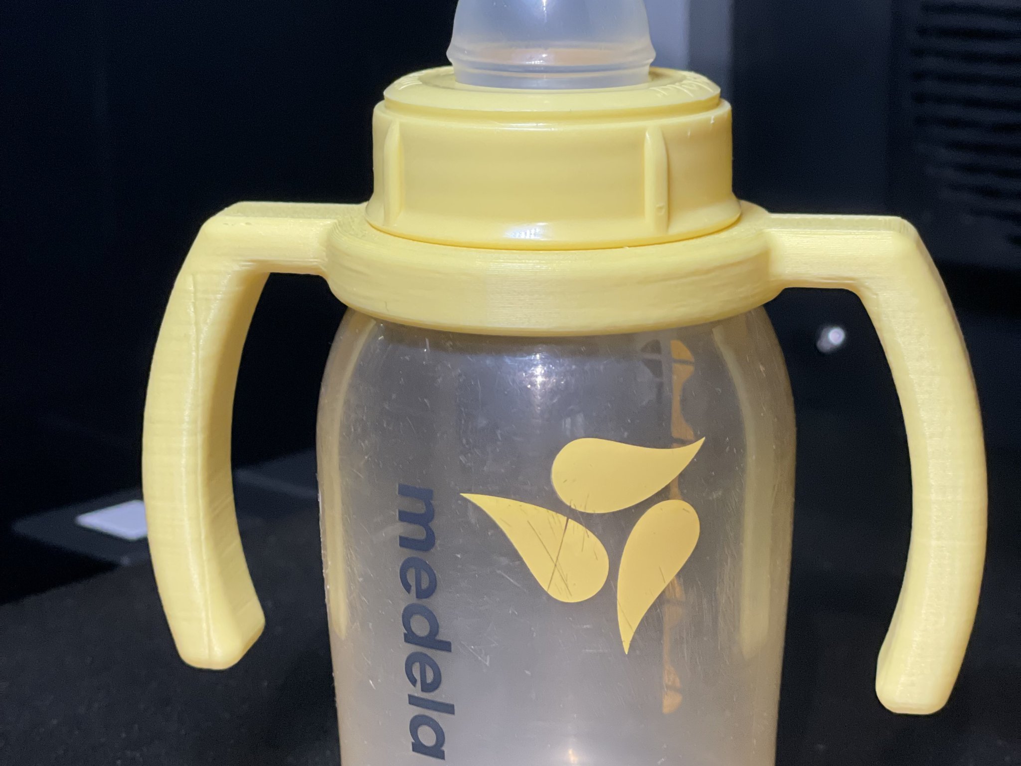 Cán cầm cho bình sữa Medela dành cho trẻ nhỏ