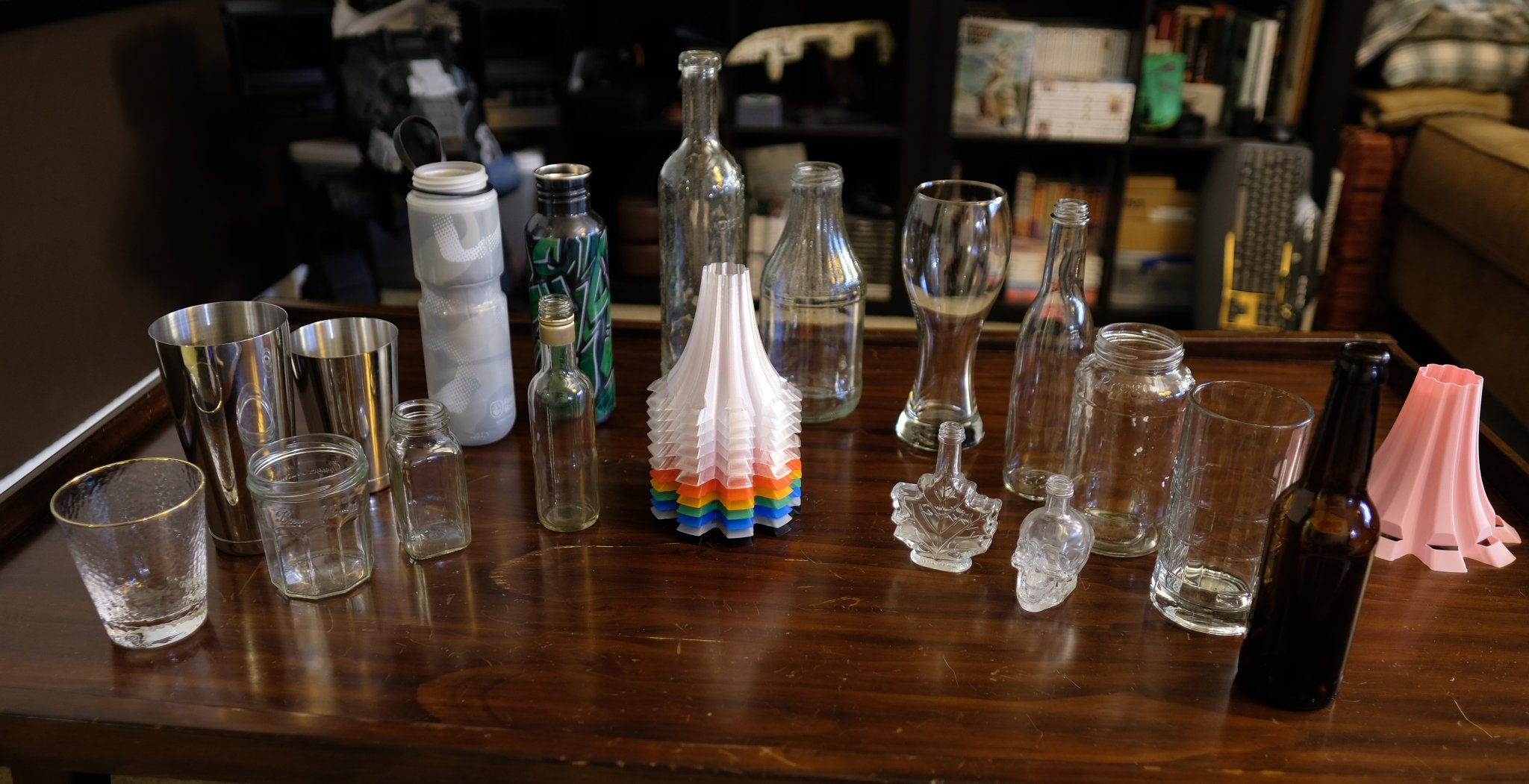 Giá đỡ khô chai, lọ, ly xếp chồng được in chế độ bình hoa