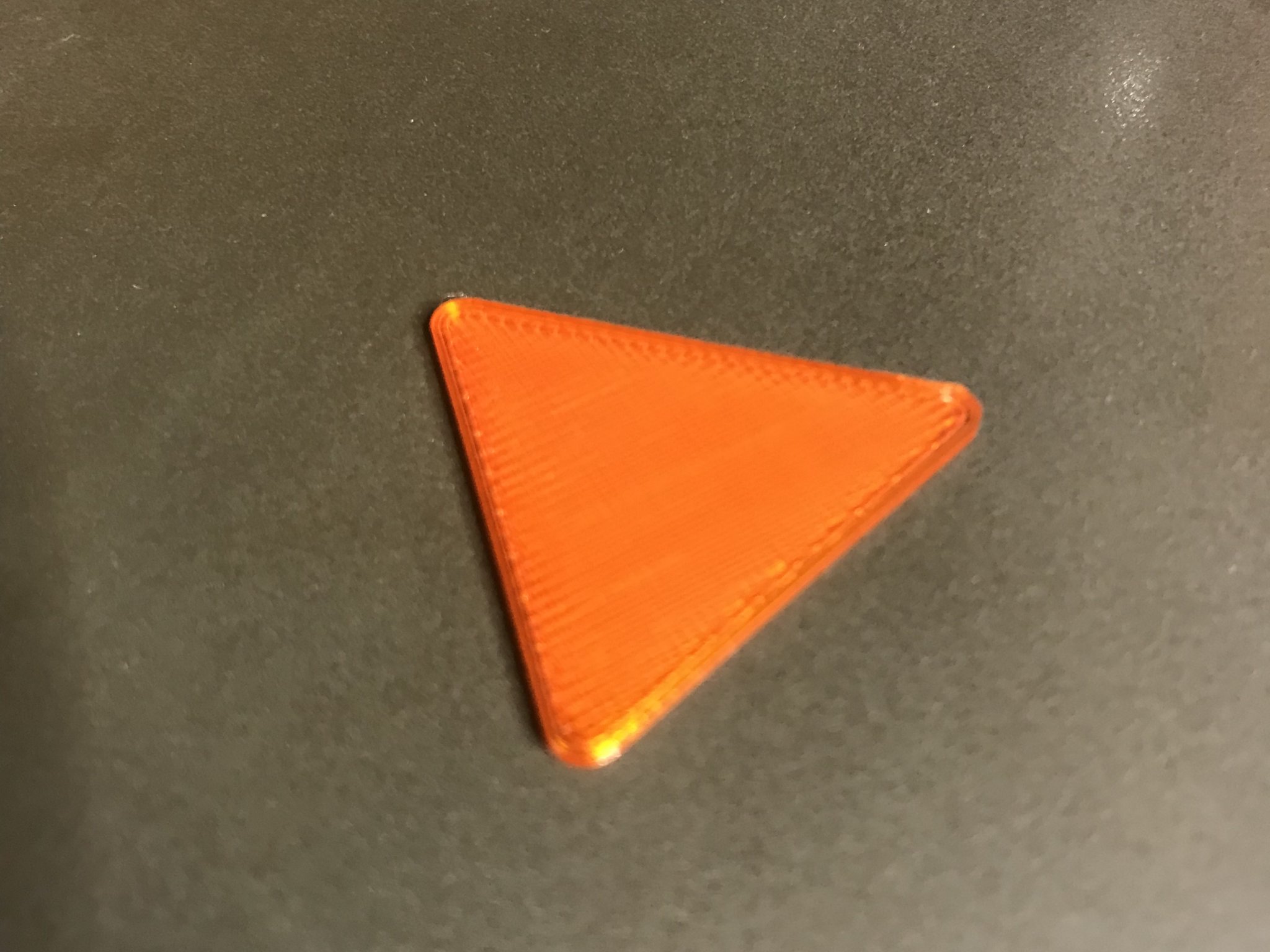 Mỏ guitar hình tam giác in từ PLA và PETG