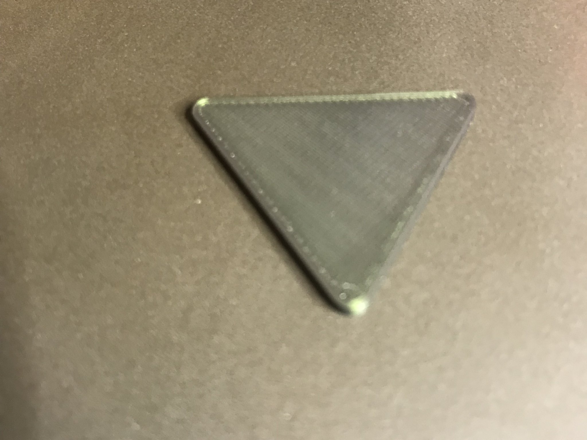 Mỏ guitar hình tam giác in từ PLA và PETG