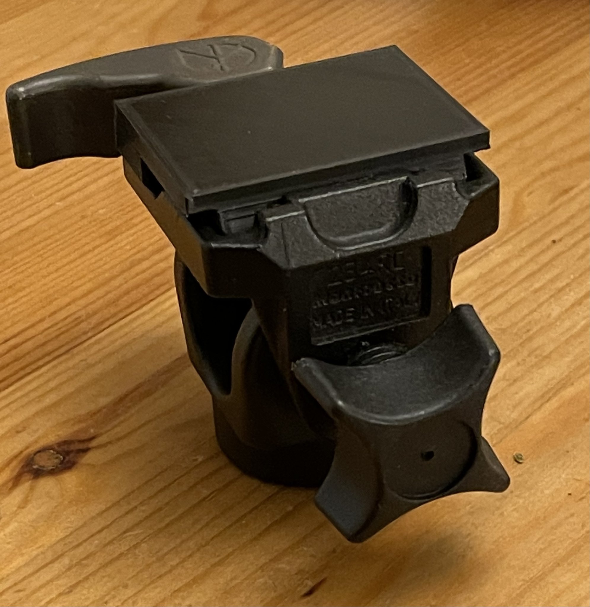 Bảng gắn nhanh tương thích 200PL cho chân máy Manfrotto