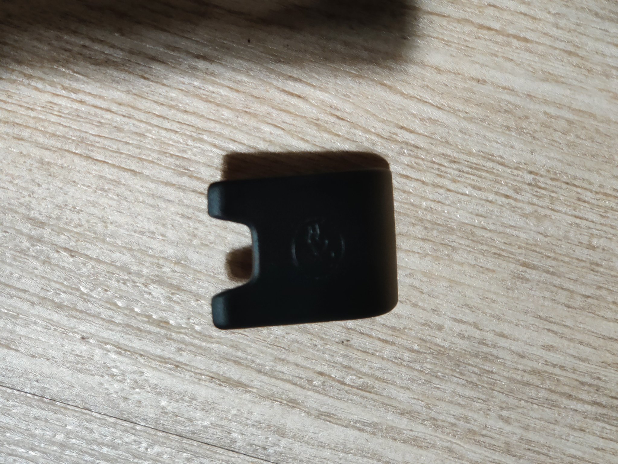 Nắp che điểm neo ghế trẻ em cho xe Audi