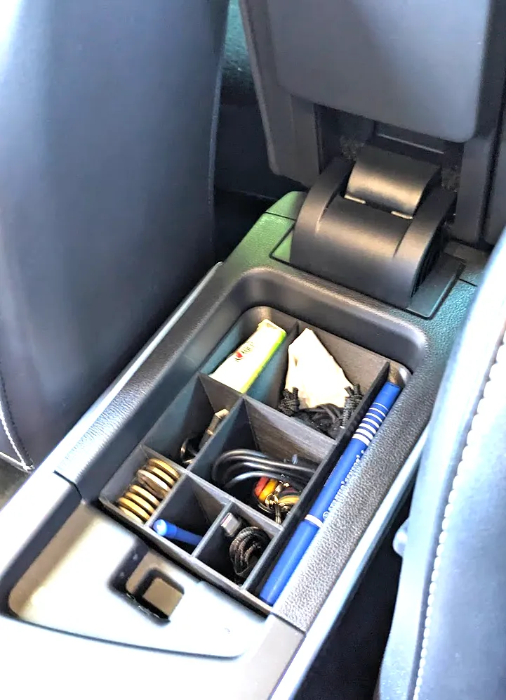 Tổ chức để tay cho Renault Megane 4 trong ô tô