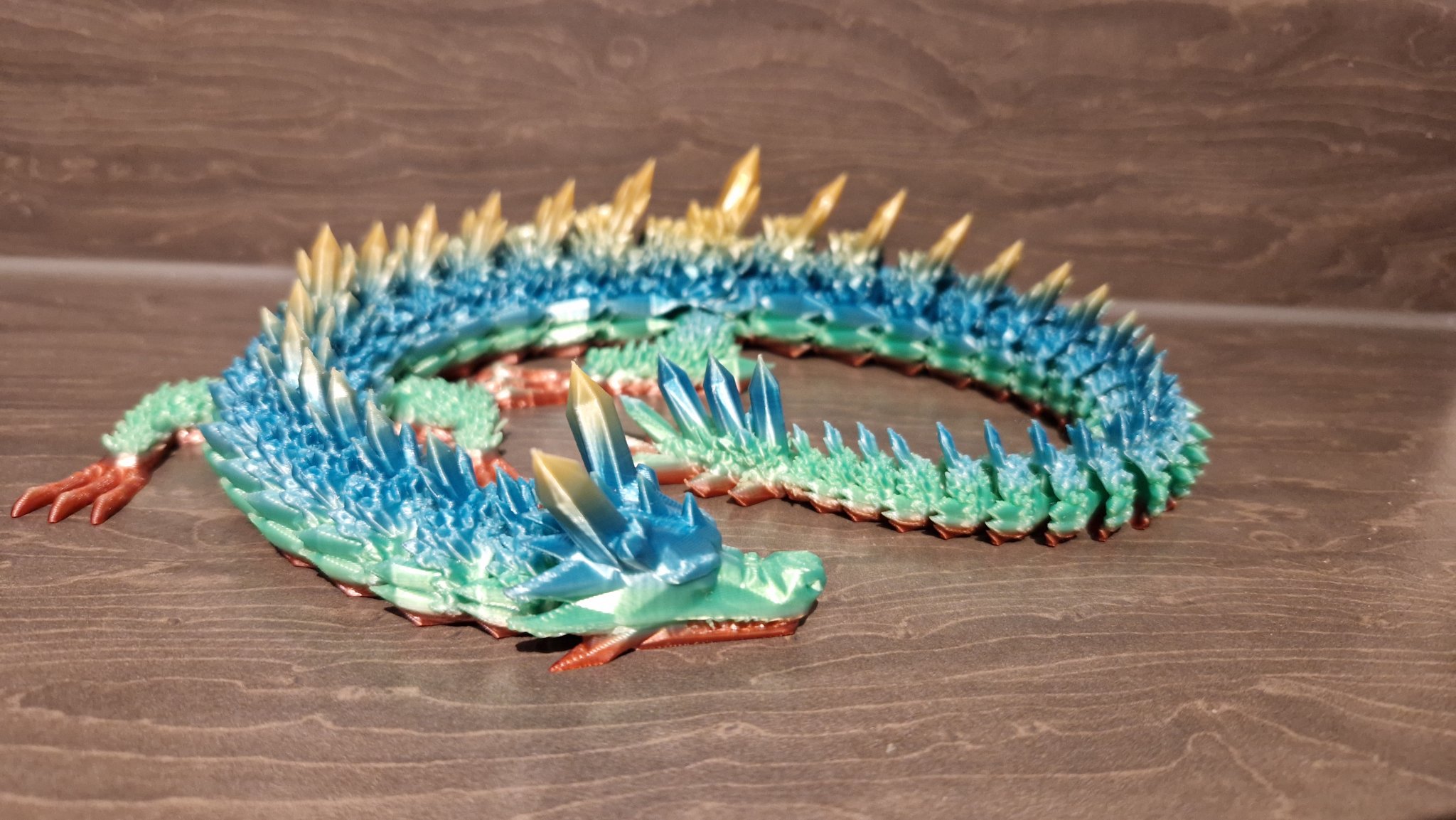 Rồng pha lê khớp nối tinh xảo