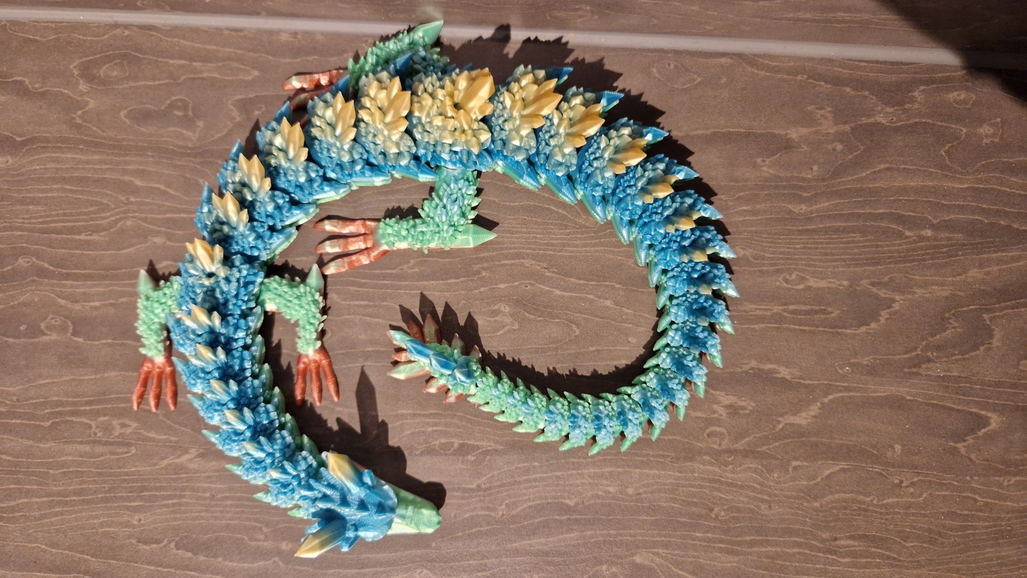 Rồng pha lê khớp nối tinh xảo