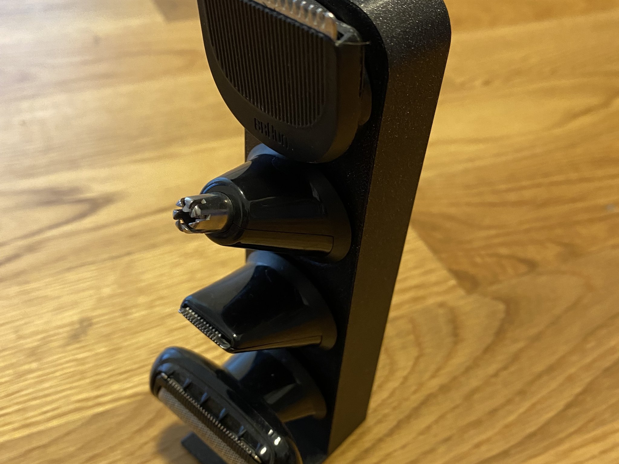 Giá đỡ cho máy cạo râu Braun MKG5544 và phụ kiện