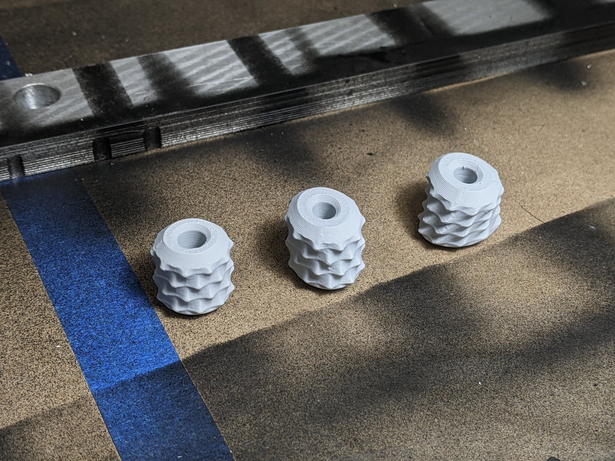 Hạt paracord 6mm với họa tiết gờ lớn và hình dáng "gai