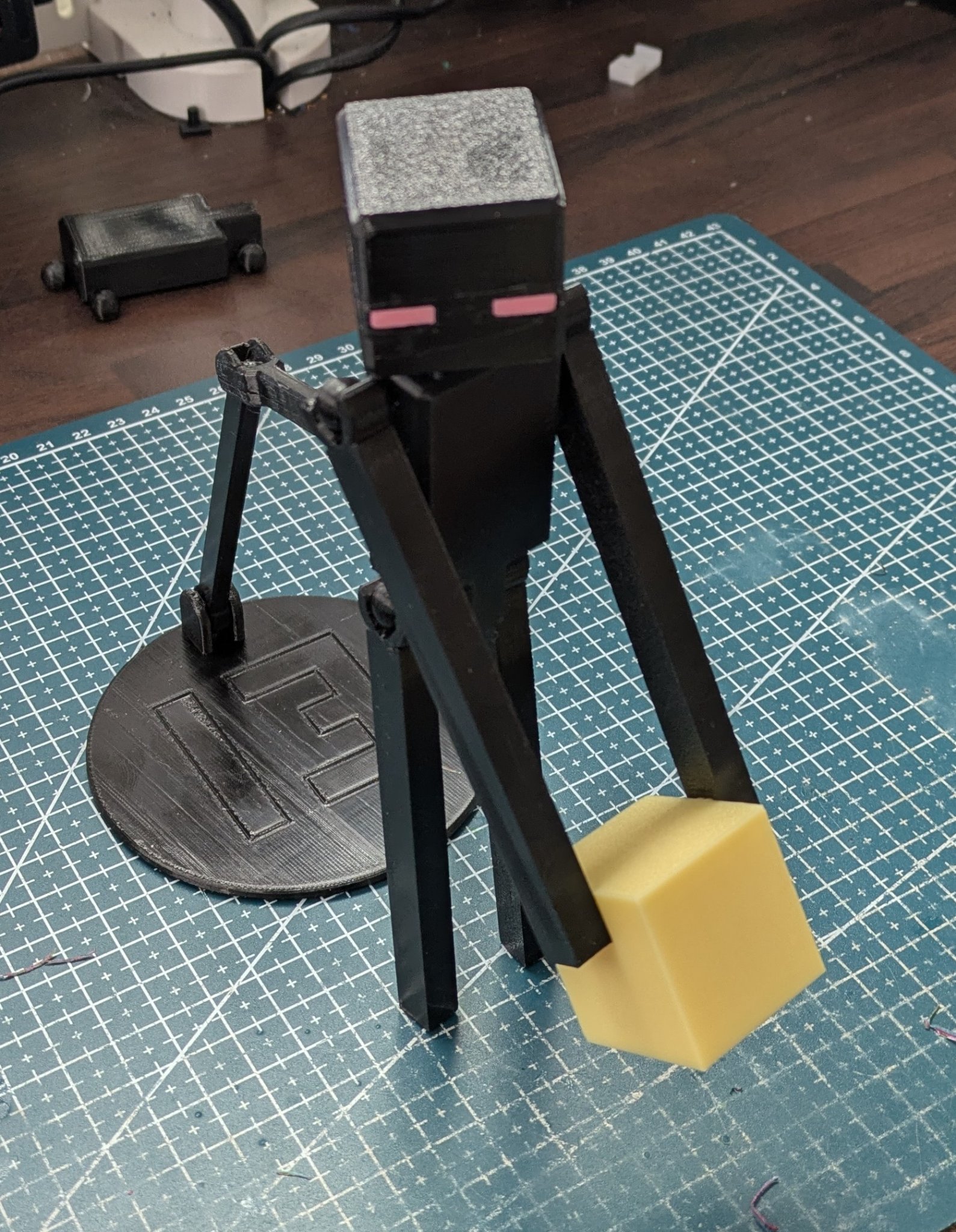 Nhân vật Enderman Mini 13 với hệ thống khớp bóng