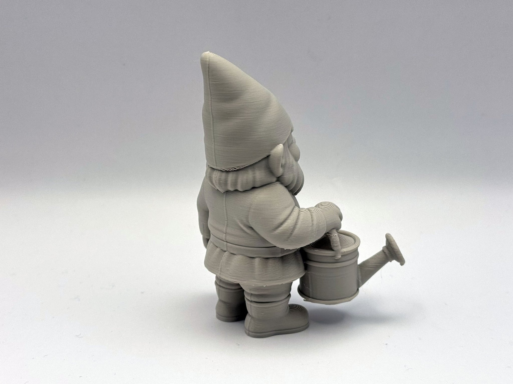 Tượng gnome tưới cây trang trí cho vườn