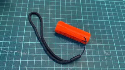 Hộp đựng nút tai đơn giản với khóa xoay chắc chắn