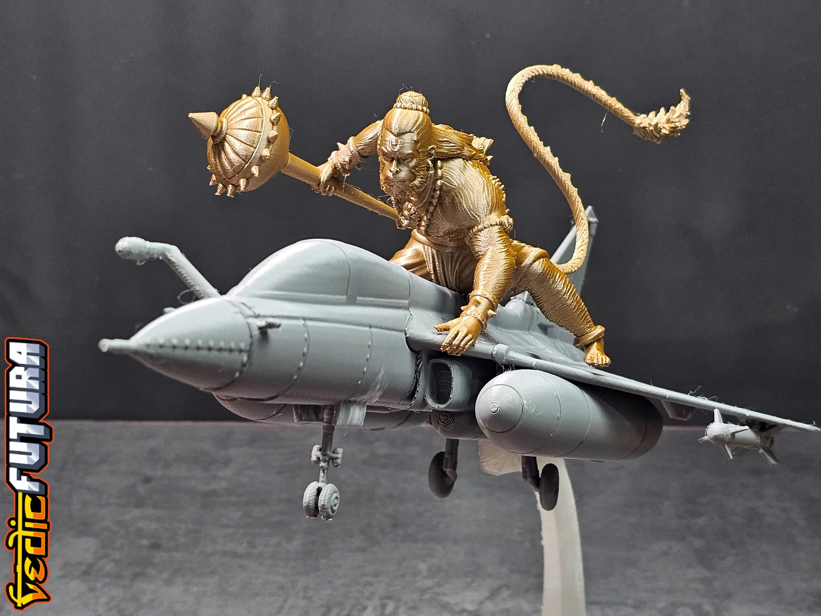 Tiêm kích Tejas Ấn Độ với nhân vật huyền thoại Hanuman