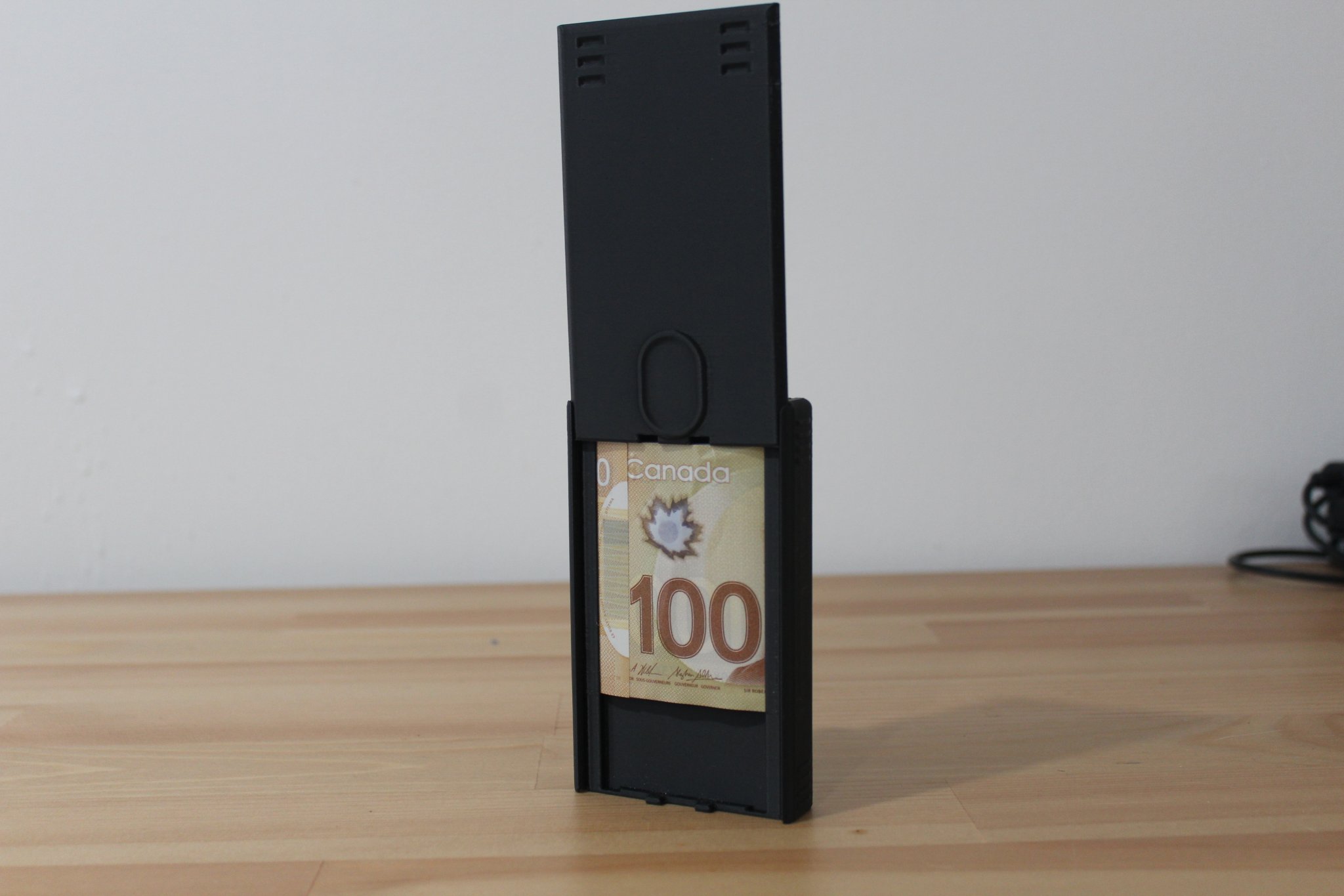 Ví đựng tiền in sẵn thiết kế tinh tế và tiện dụng