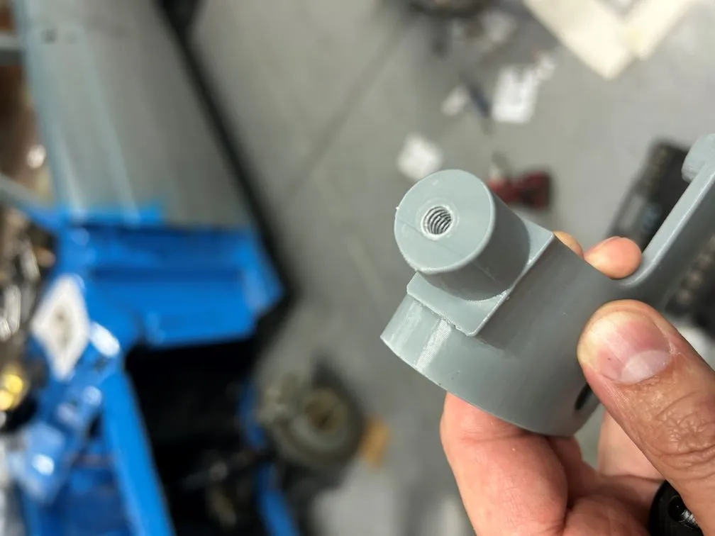 Giá đỡ điện thoại R50-R53 Mini Cooper với boss gắn ren