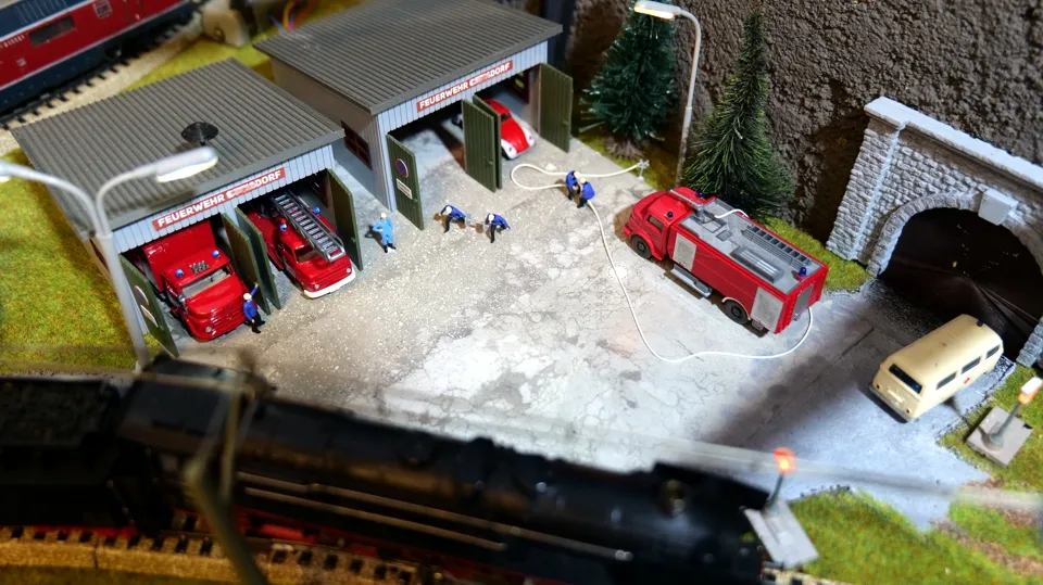 Garage cho xe cứu hỏa cỡ nhỏ đến vừa (H0)