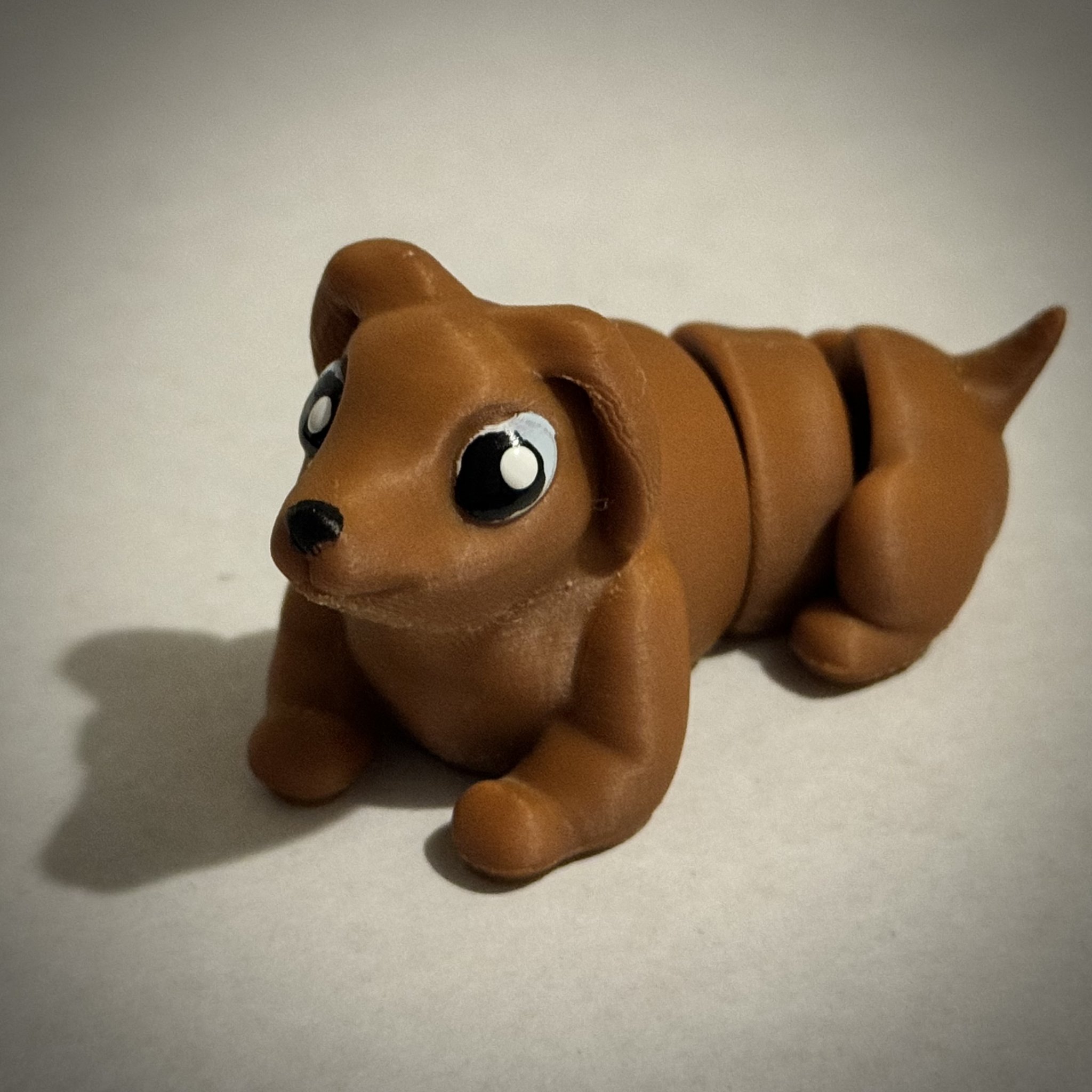 Chó Dachshund đồ chơi có khớp linh hoạt in sẵn