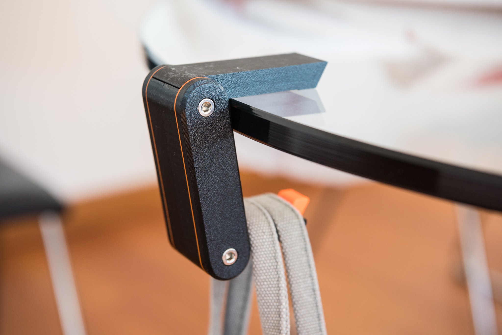 Móc treo túi xách gập gọn tiện lợi