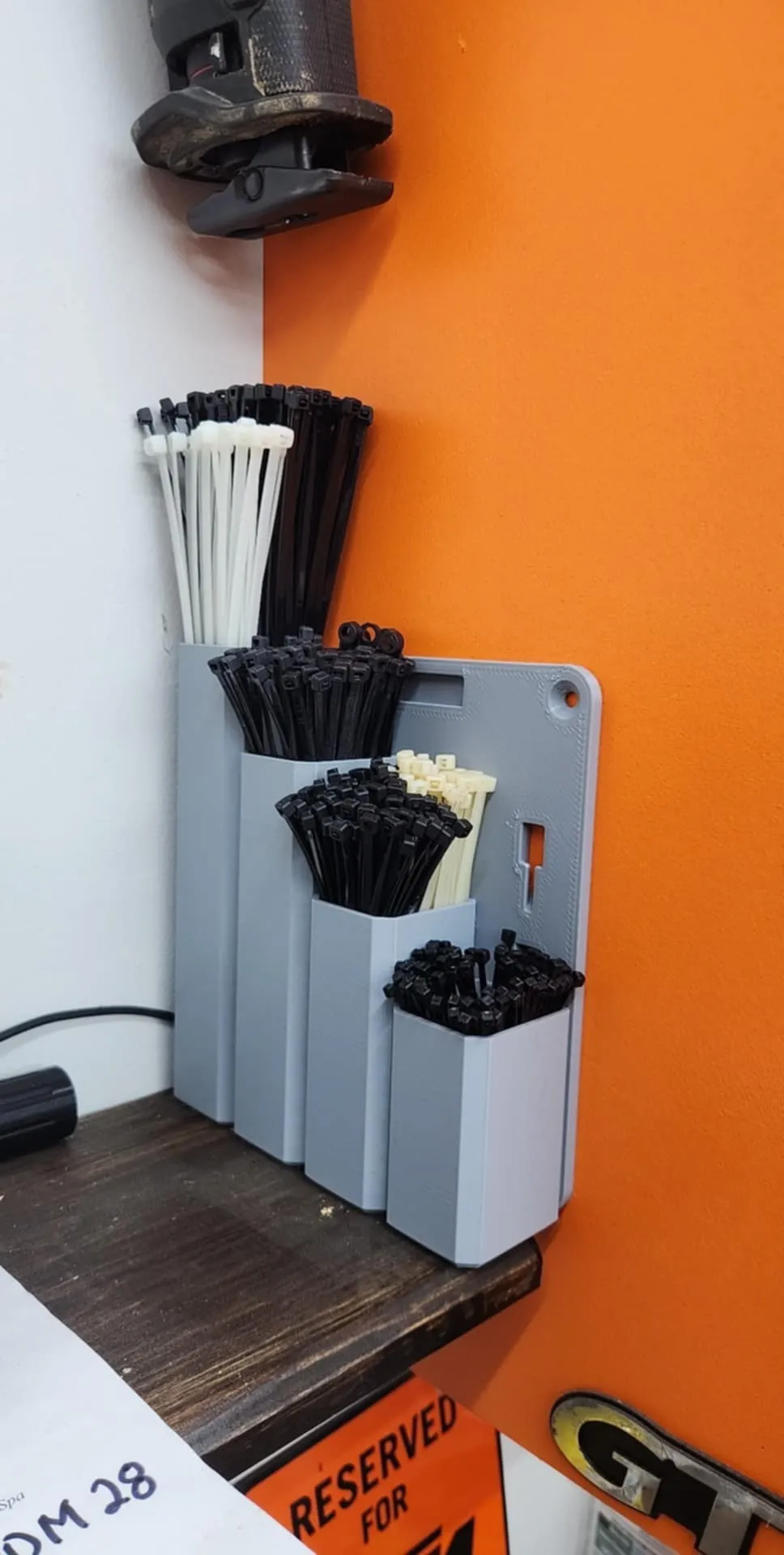 Giá đỡ dây buộc Zip 180mm rộng, 200mm cao