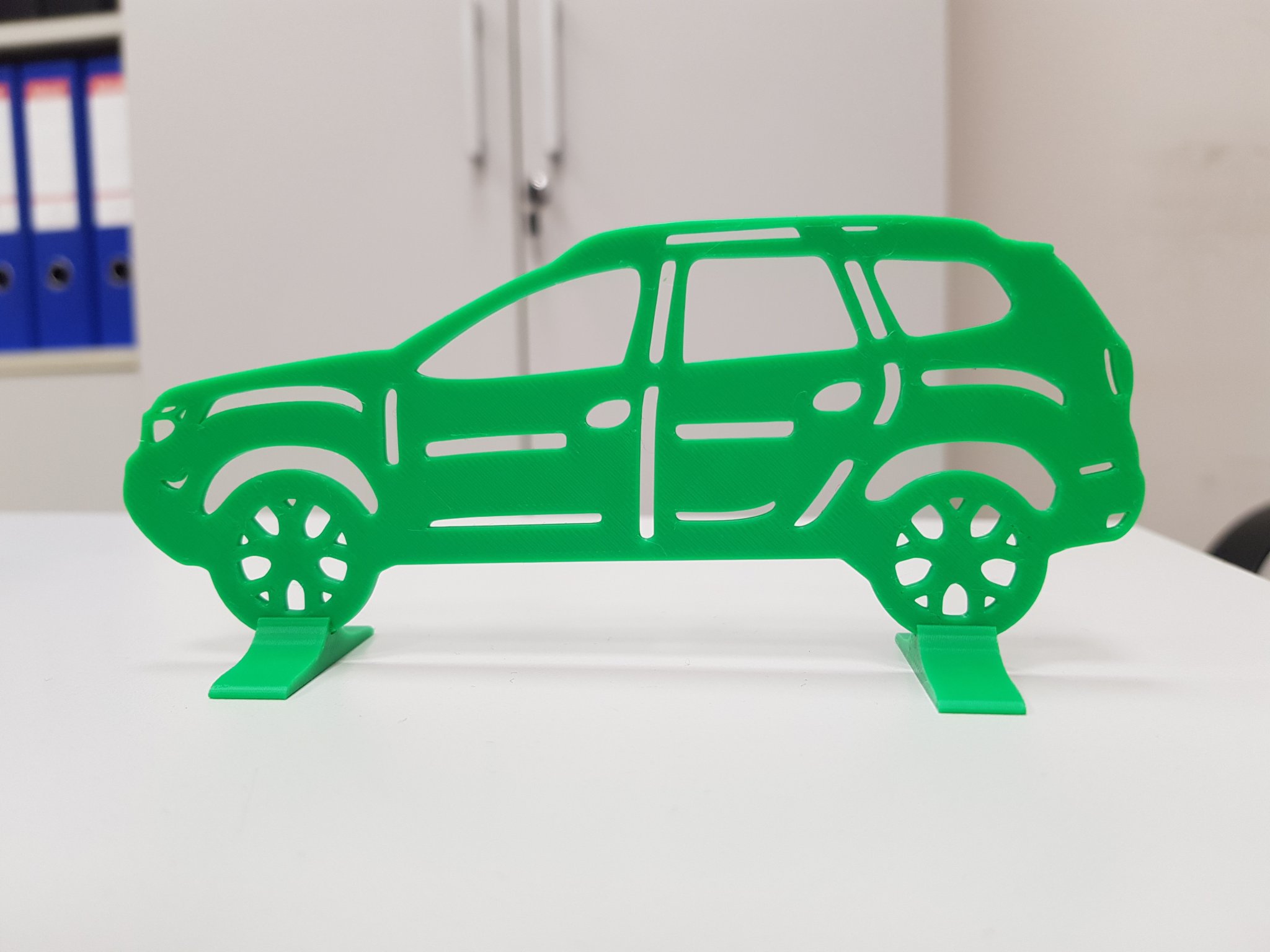 Silhouette của xe Dacia Duster để bàn