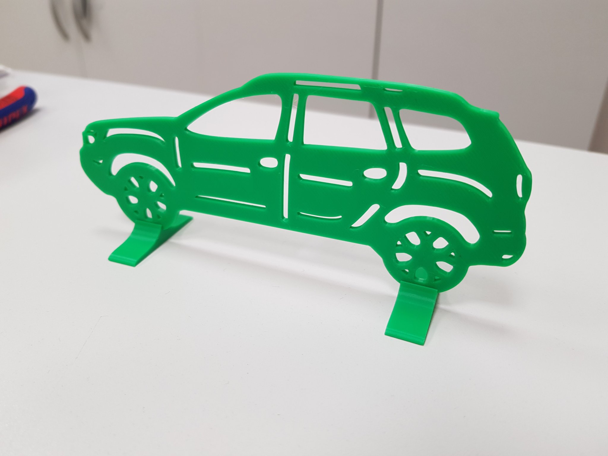 Silhouette của xe Dacia Duster để bàn