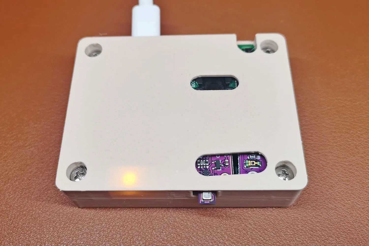 Cảm biến chất lượng không khí pyramidak cho không gian trong nhà...