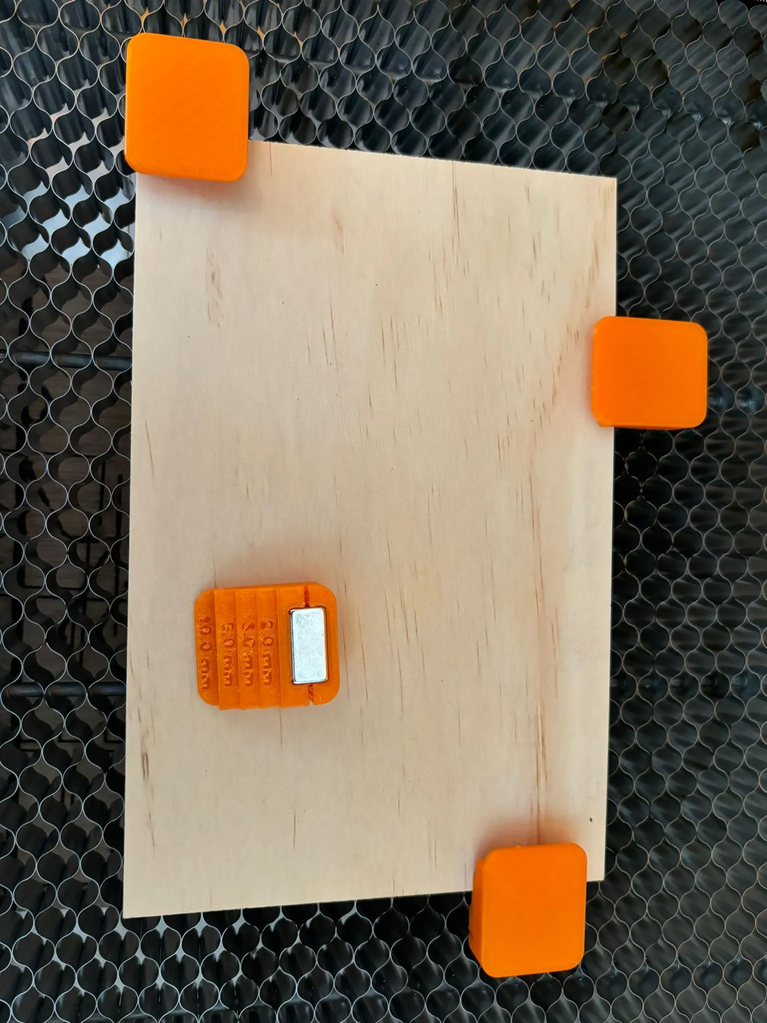 Chân đế nam châm tổ ong cho máy cắt laser