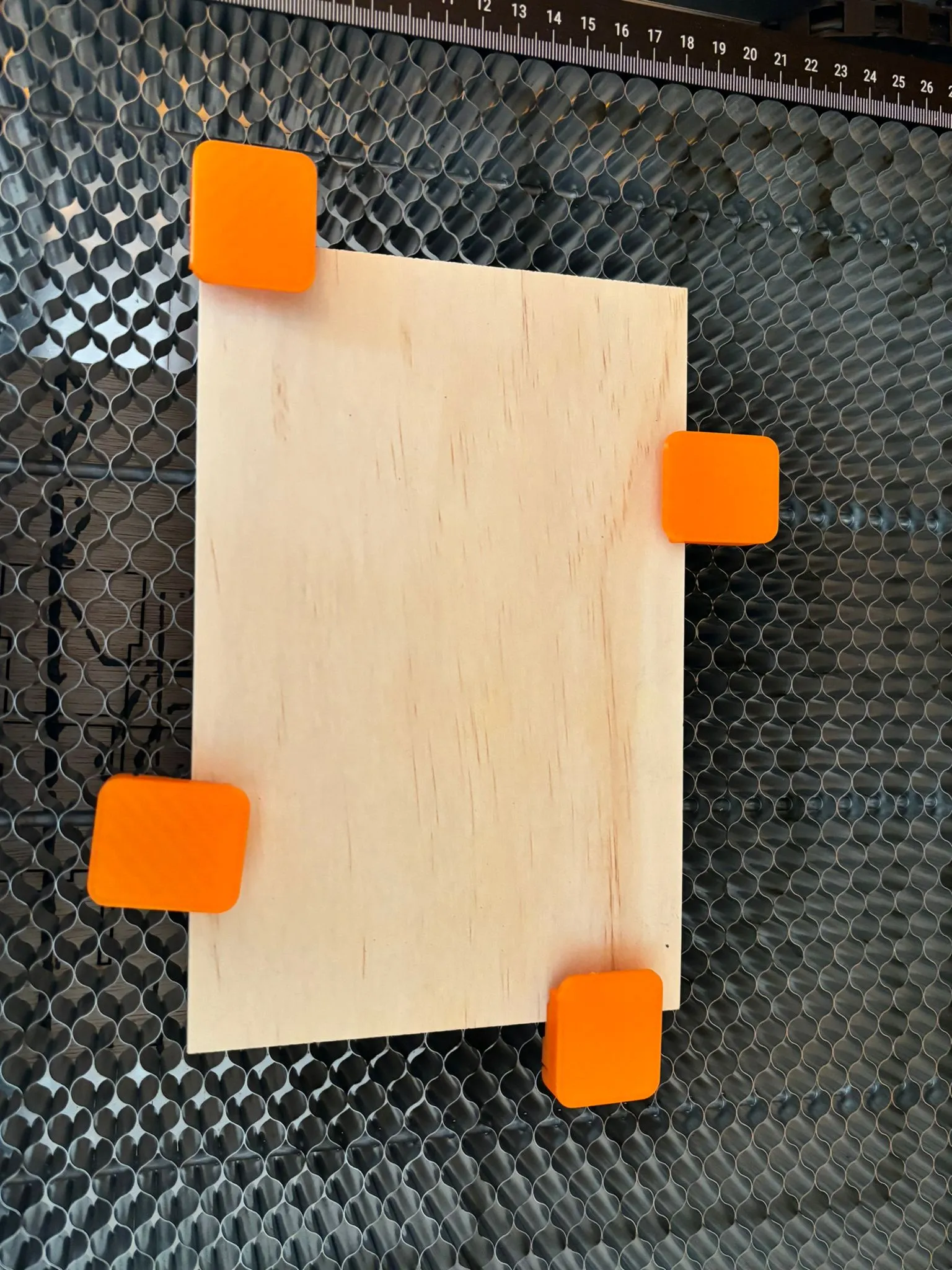 Chân đế nam châm tổ ong cho máy cắt laser