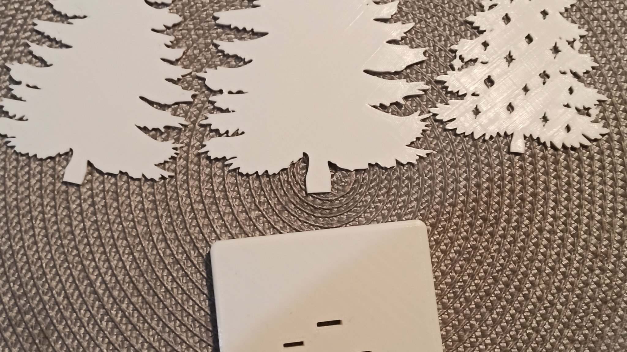 Cây thông Giáng sinh với nến LED