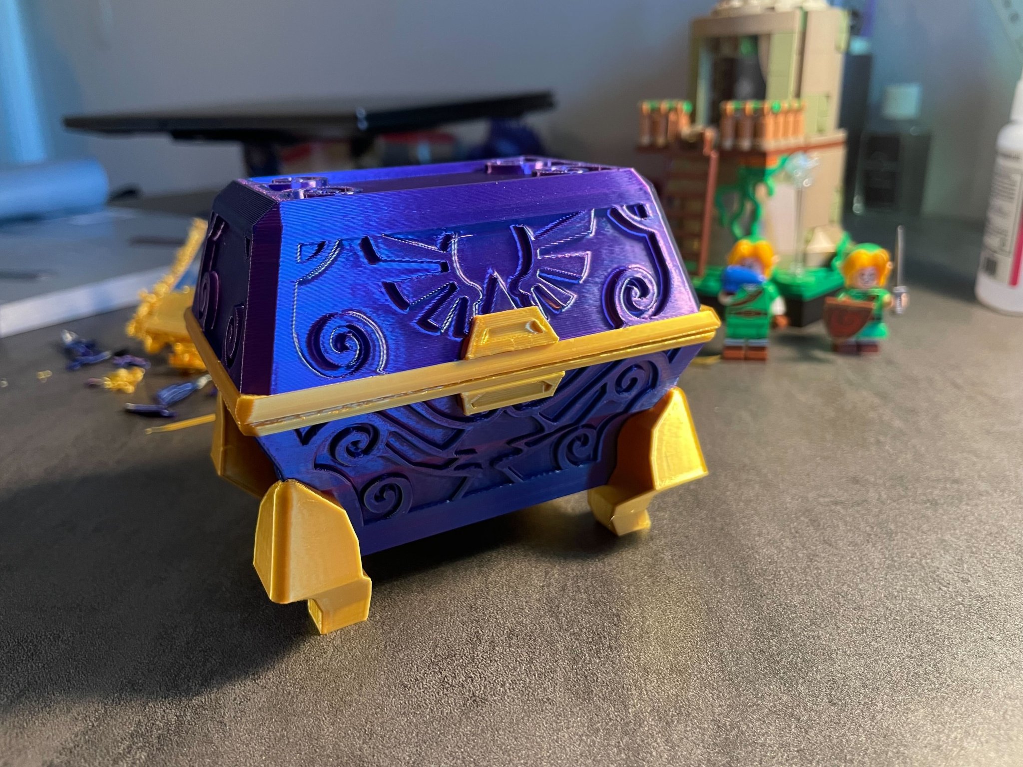 Hòm thần Zelda: Skyward Sword với giá đỡ cartridge Switch tháo rời