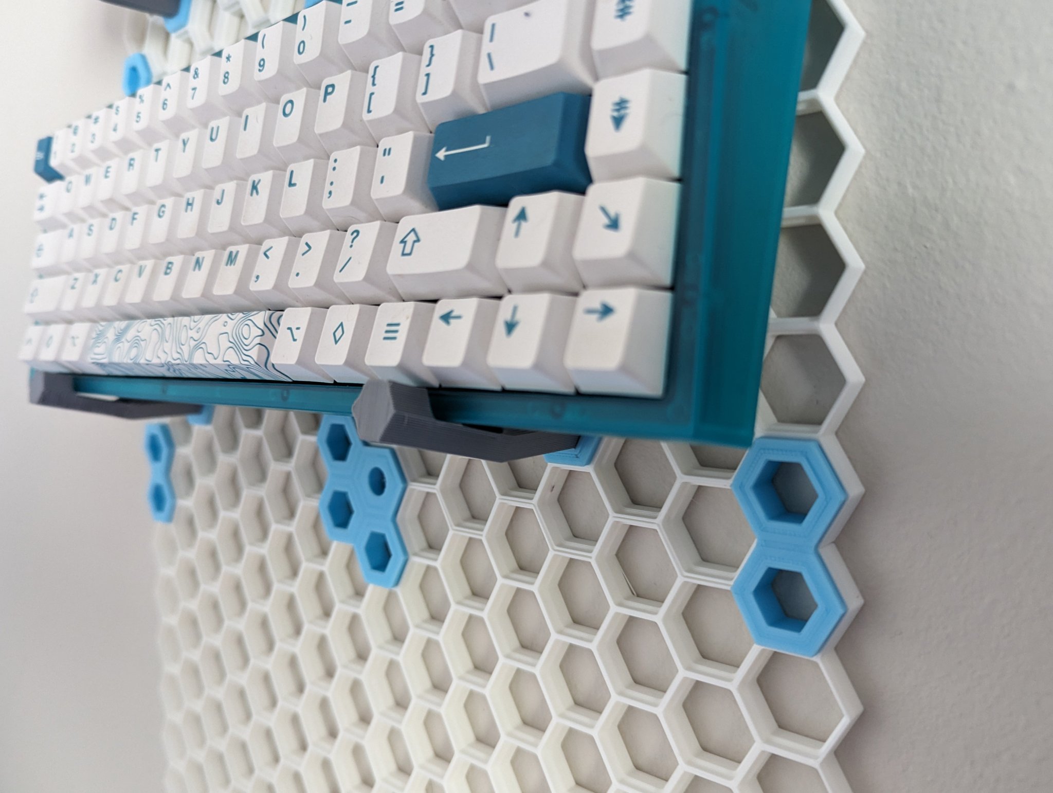 Giá đỡ bàn phím treo tường hình tổ ong