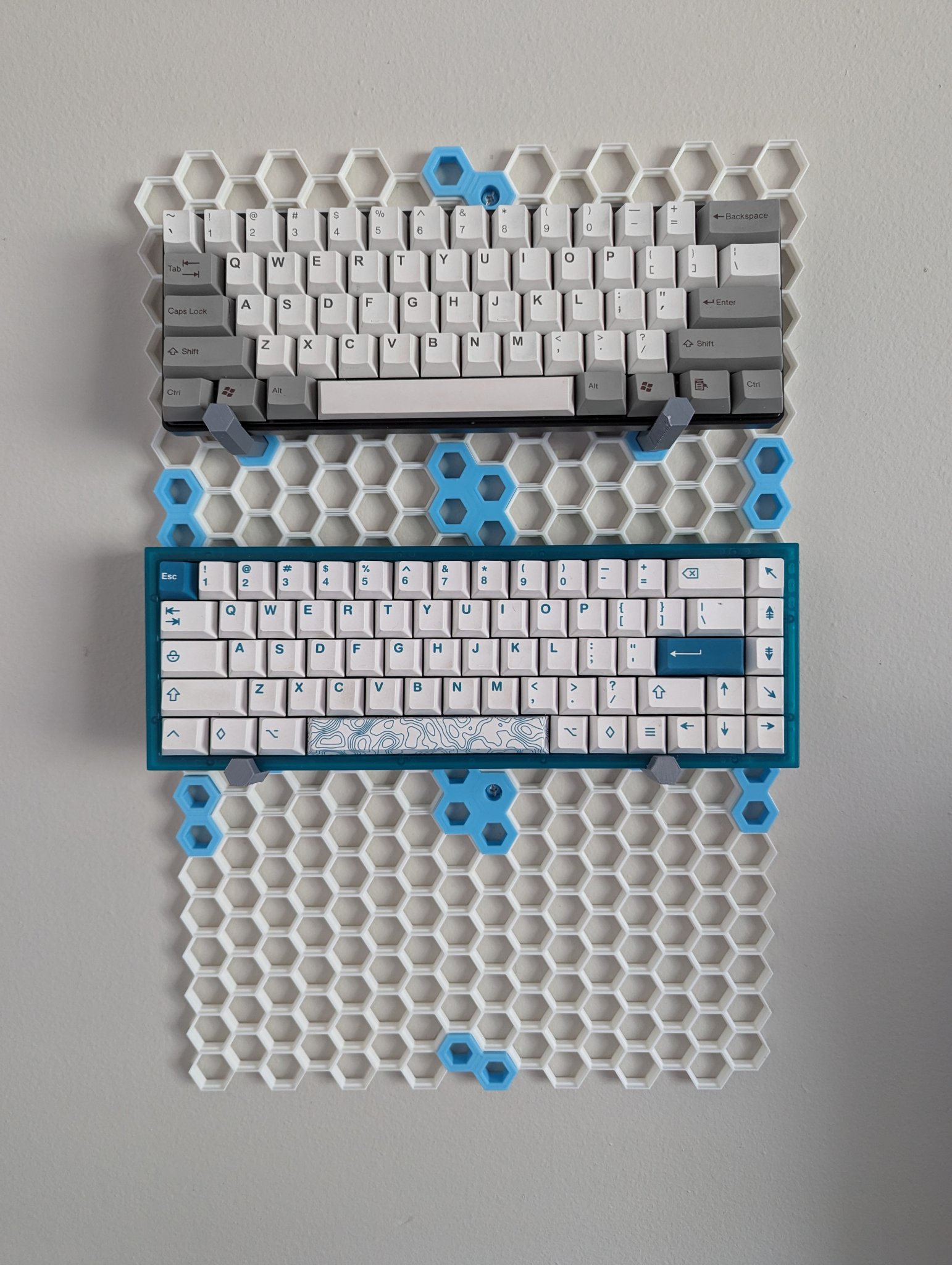 Giá đỡ bàn phím treo tường hình tổ ong