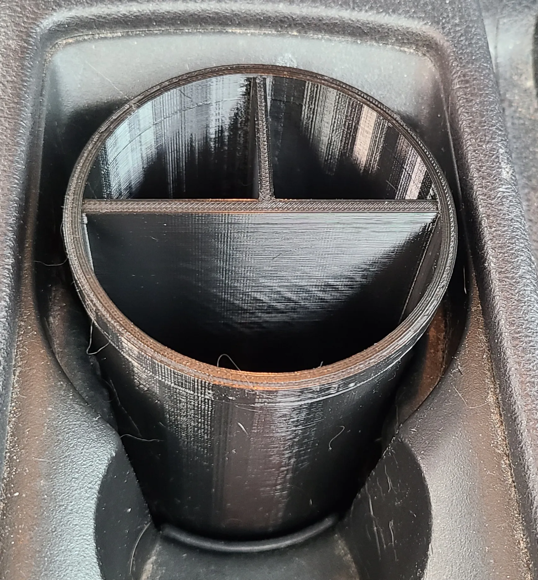 Giá đỡ cốc xe hơi phù hợp với hầu hết các loại cốc tiêu...