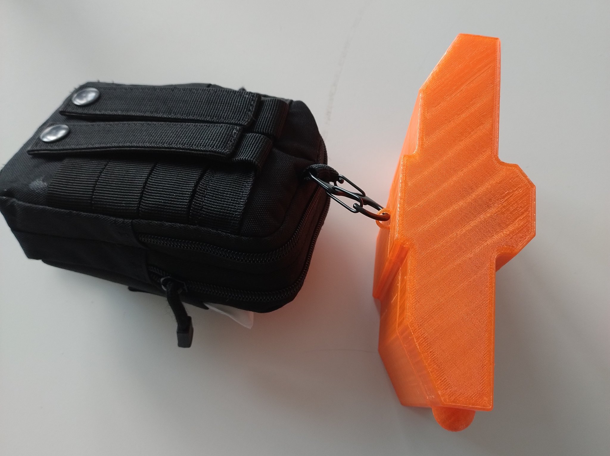 Hộp đựng drone Dji Neo với khe từ tính và vòng treo