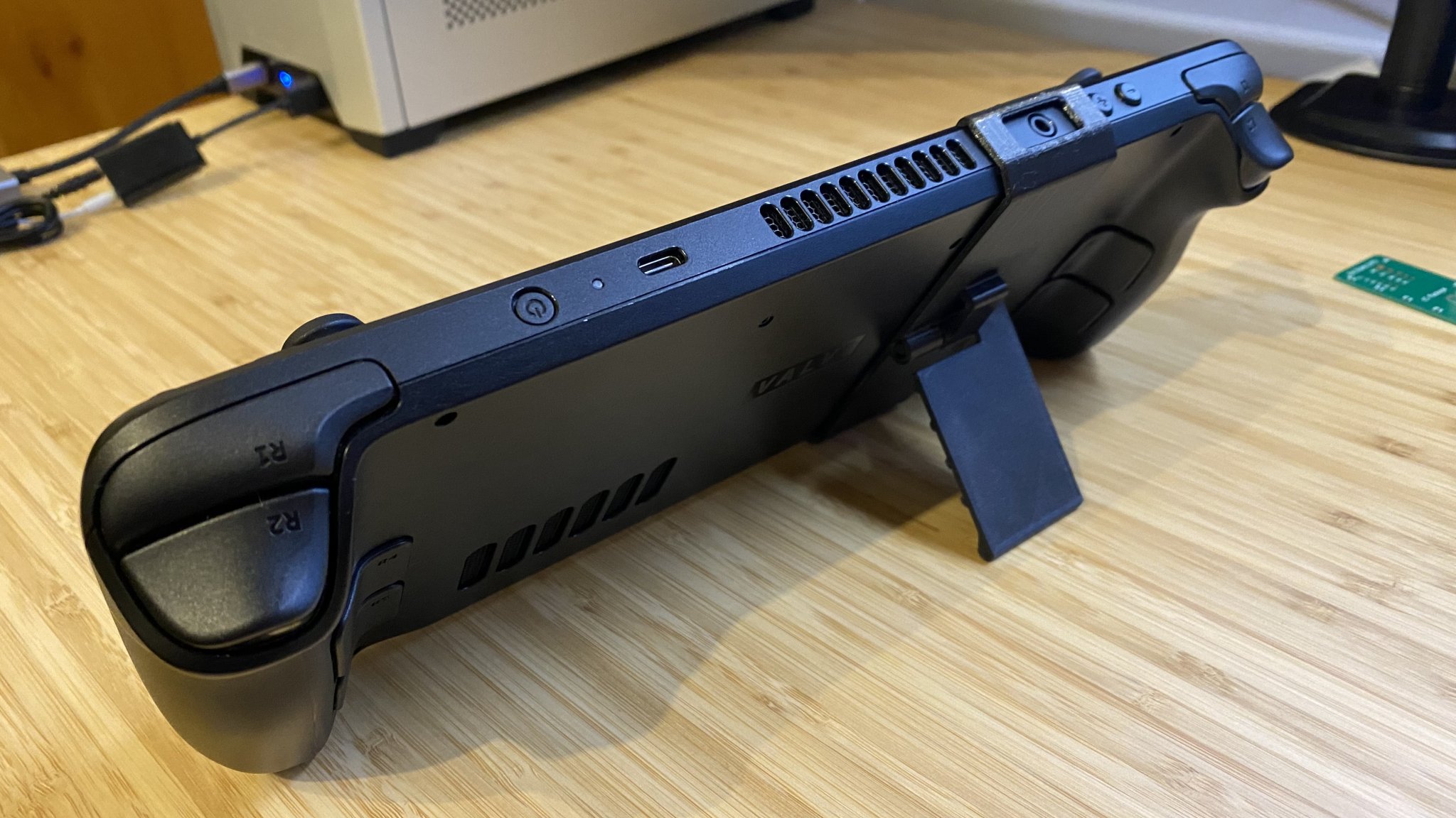 Giá đỡ kẹp cho Steam Deck với hai góc nghiêng 60 và 120 độ