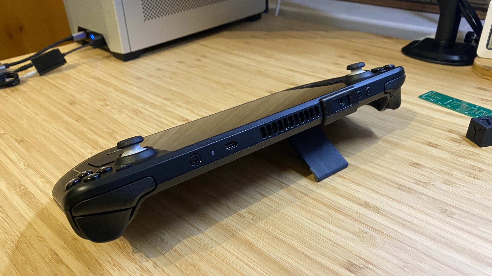 Giá đỡ kẹp cho Steam Deck với hai góc nghiêng 60 và 120 độ