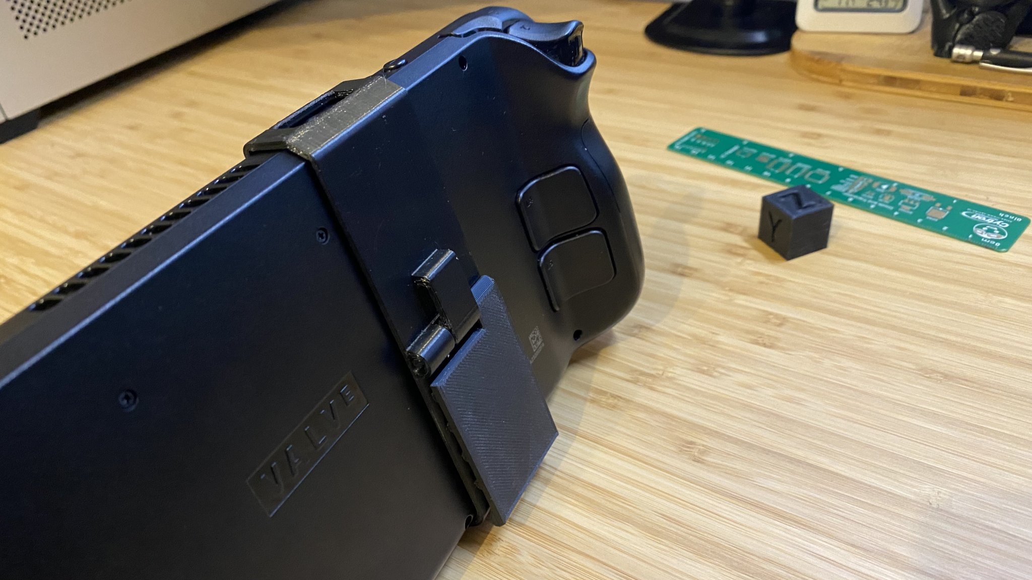 Giá đỡ kẹp cho Steam Deck với hai góc nghiêng 60 và 120 độ