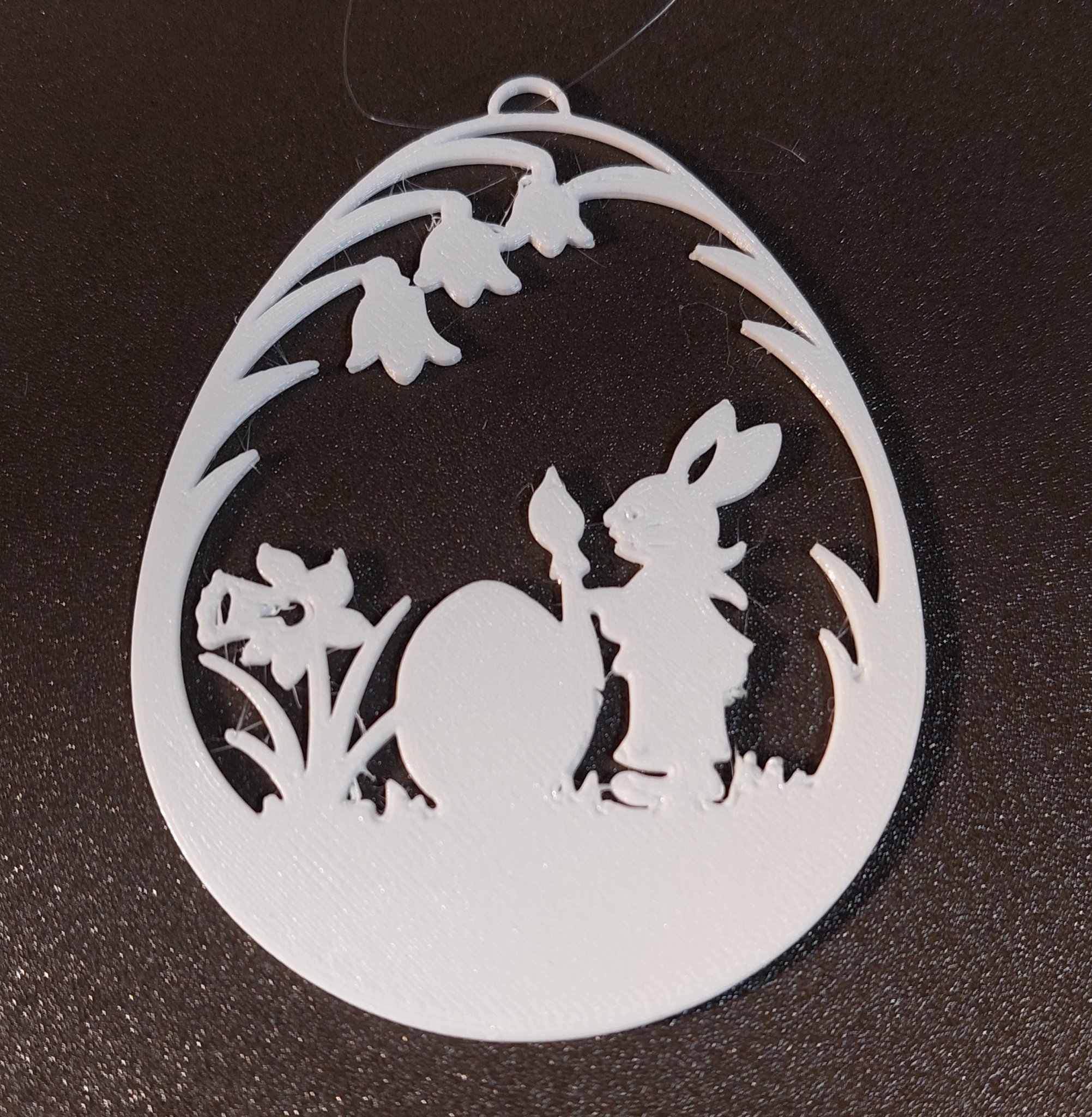 Thỏ Phục Sinh cầm cọ vẽ