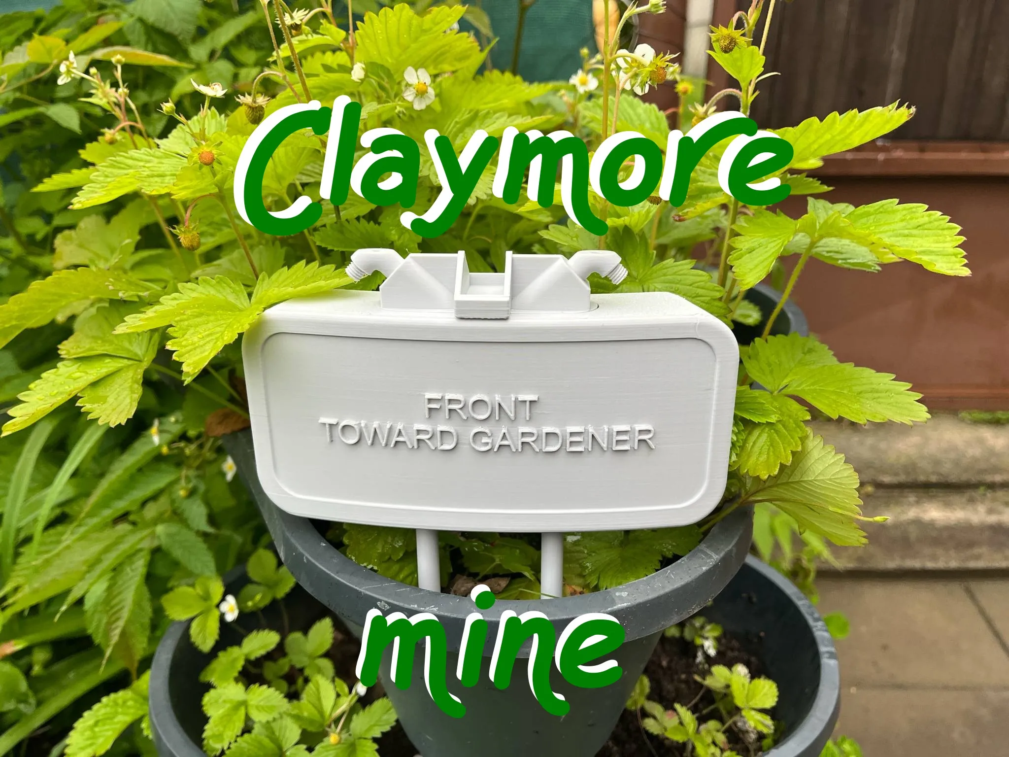 Mô hình bẫy tưới nước Claymore cho người làm vườn