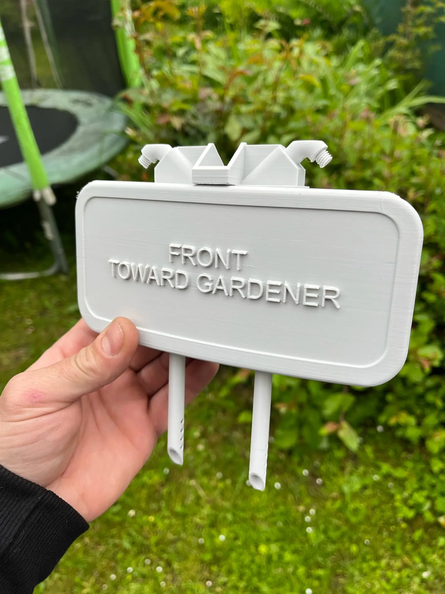 Mô hình bẫy tưới nước Claymore cho người làm vườn