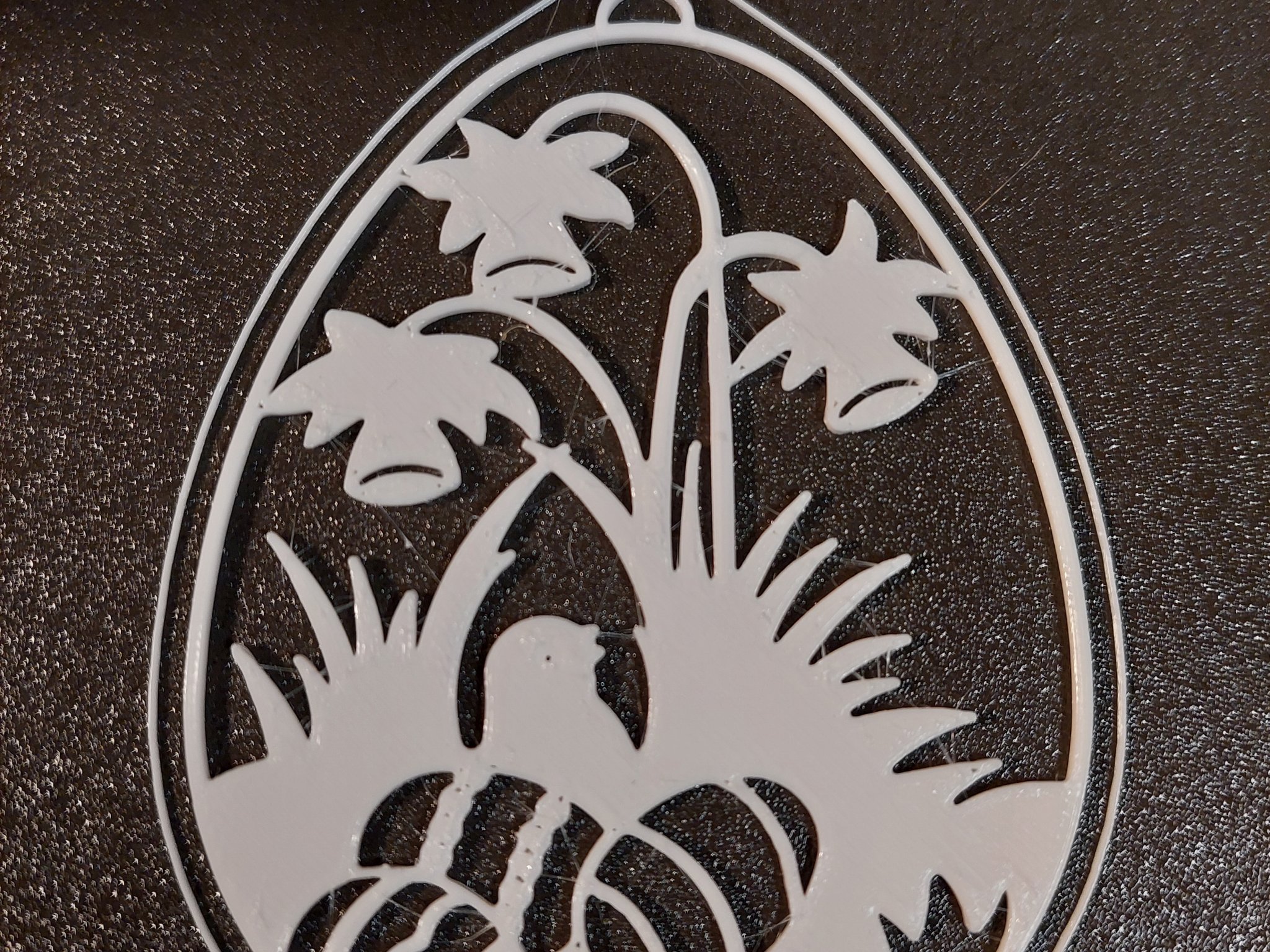 Gà con trong tổ hoa thủy tiên - Trang trí lễ Phục Sinh