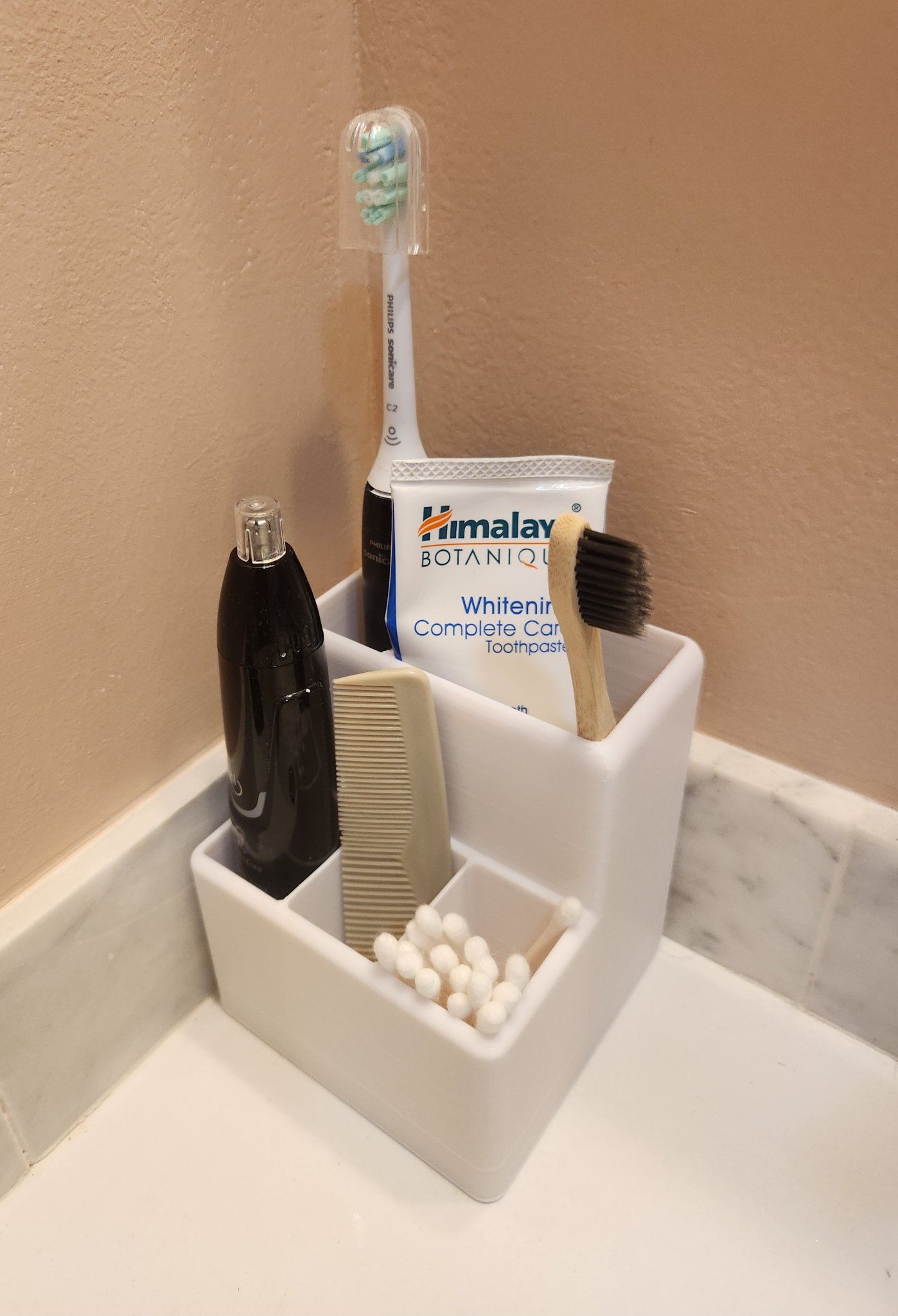 Bạn đồng hành trong phòng tắm tổ chức đồ dùng