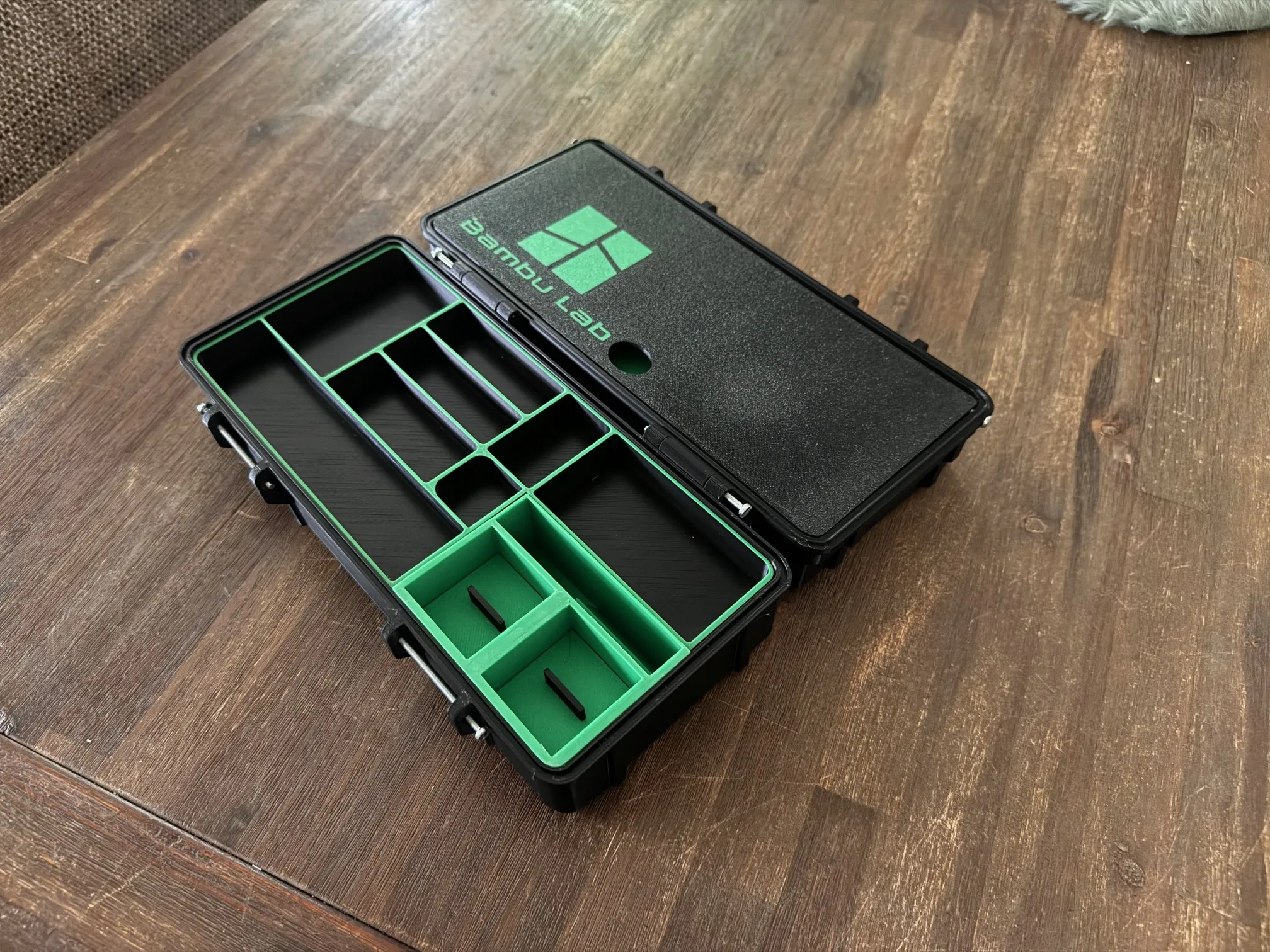 Hộp dụng cụ chắc chắn được mở rộng kích thước