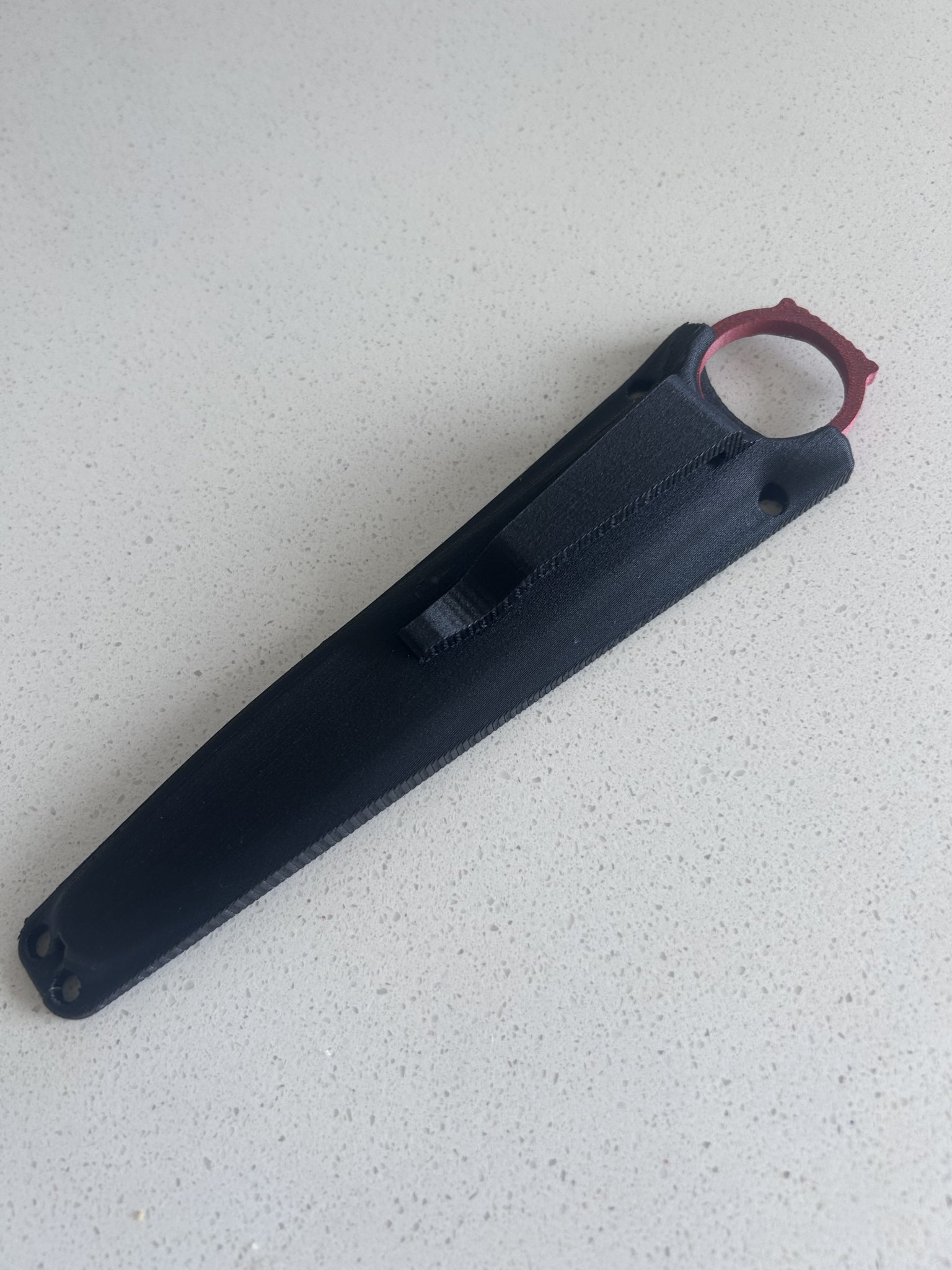 Dao huấn luyện và bao đựng cho khóa tự vệ