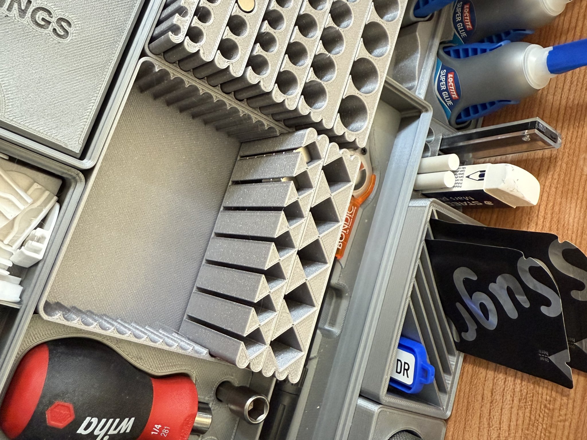 Hệ thống lưu trữ nam châm mô-đun Gridfinity