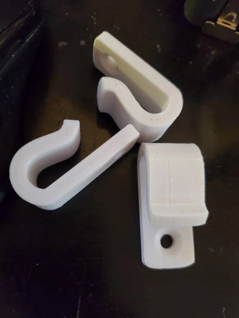 Móc treo đèn Giáng Sinh bền chắc cho ống xối