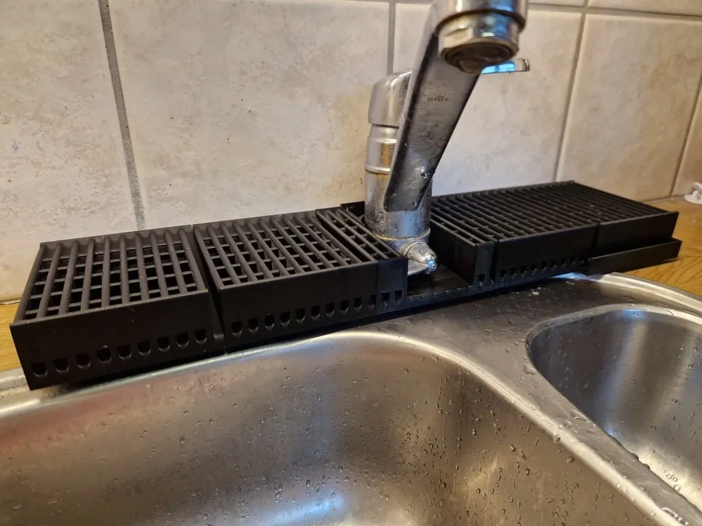 Giá đỡ chậu rửa với thiết kế thoát nước thông minh